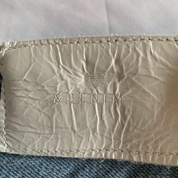 Distressed Boyfriend Jean - Picture 10 of 10